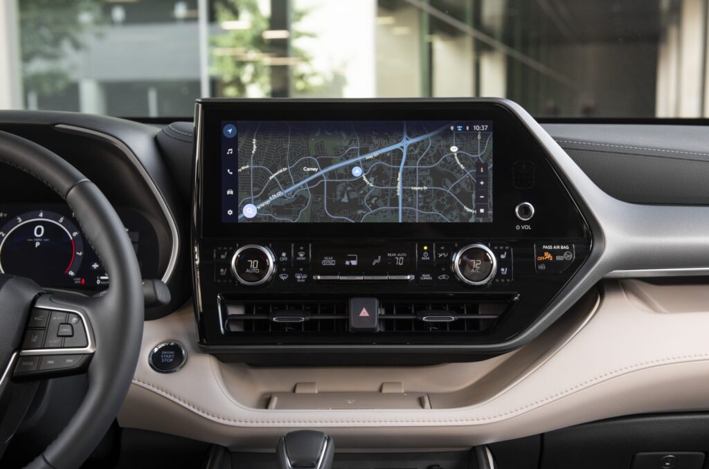 Cloud Based Navigation powered by Aisin in Toyota 2023 Highlander